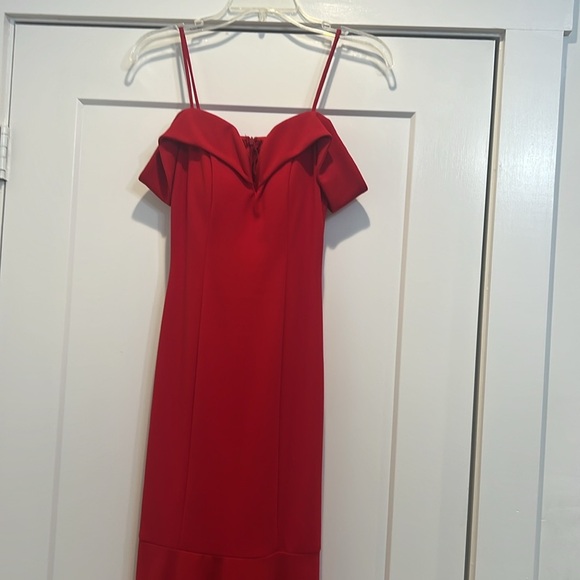 Eureka USA Elegant Red Off-Shoulder Gown size XS. - Picture 8 of 13